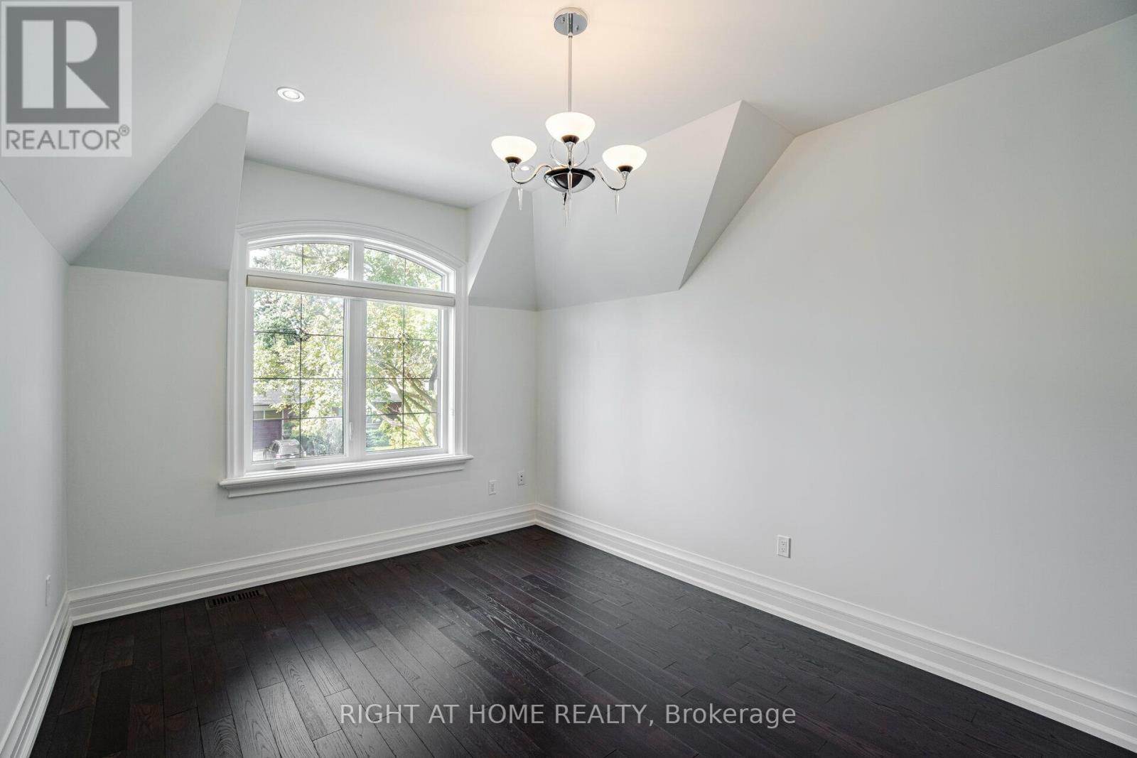 35 Burnelm Drive, Toronto (islington-city Centre West), Ontario