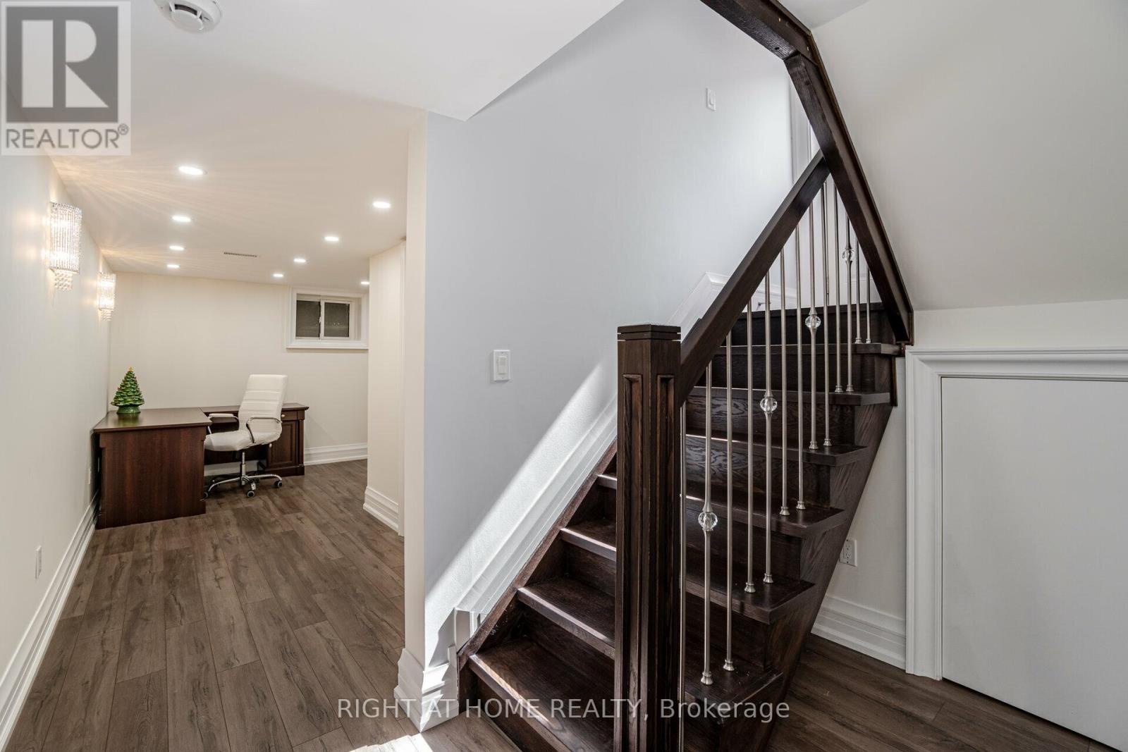 35 Burnelm Drive, Toronto (islington-city Centre West), Ontario