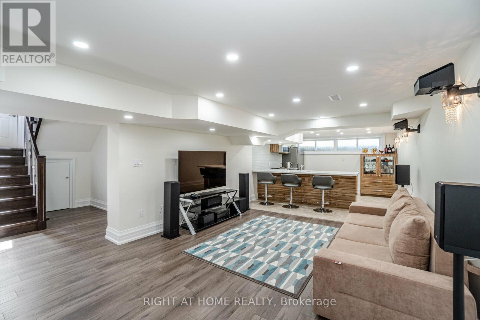 35 Burnelm Drive, Toronto (islington-city Centre West), Ontario