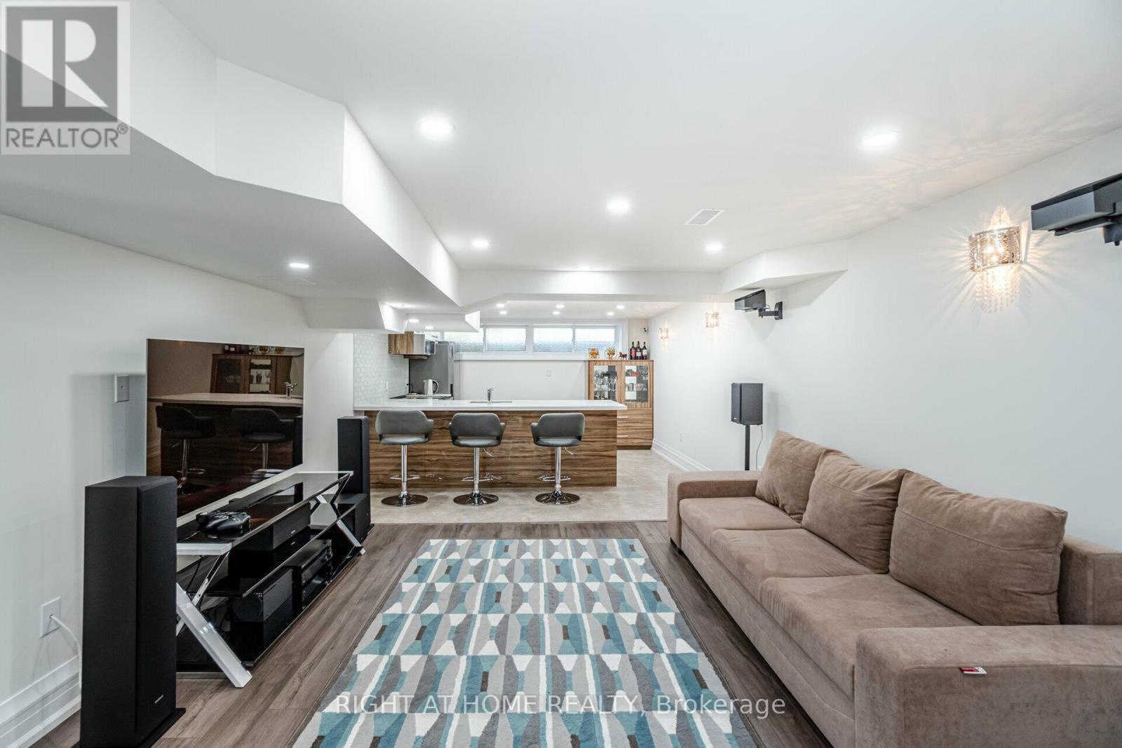 35 Burnelm Drive, Toronto (islington-city Centre West), Ontario