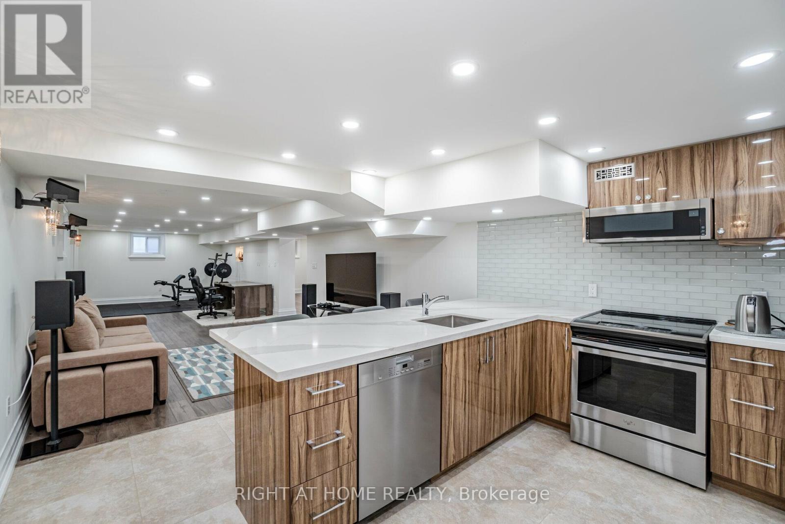 35 Burnelm Drive, Toronto (islington-city Centre West), Ontario