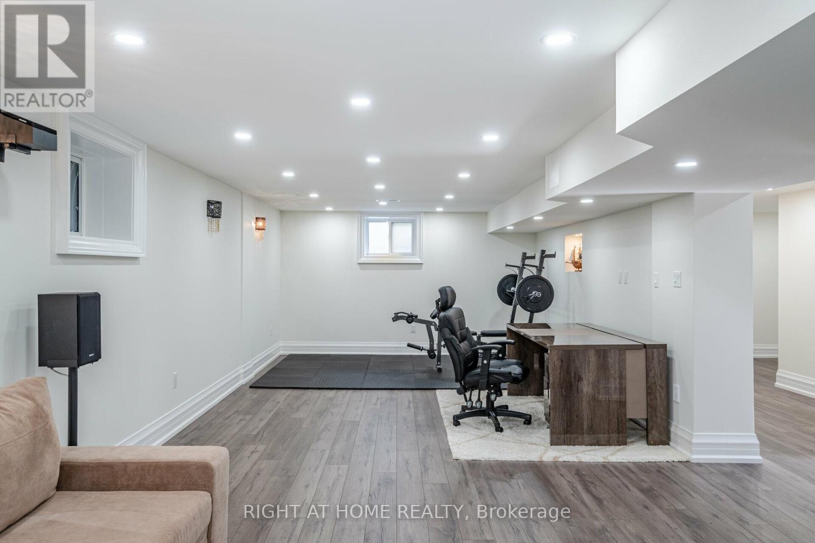 35 Burnelm Drive, Toronto (islington-city Centre West), Ontario
