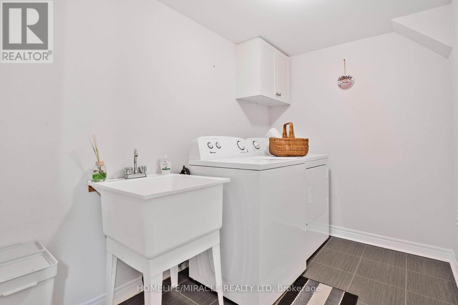 3 De Jong Street, Toronto (dorset Park), Ontario
