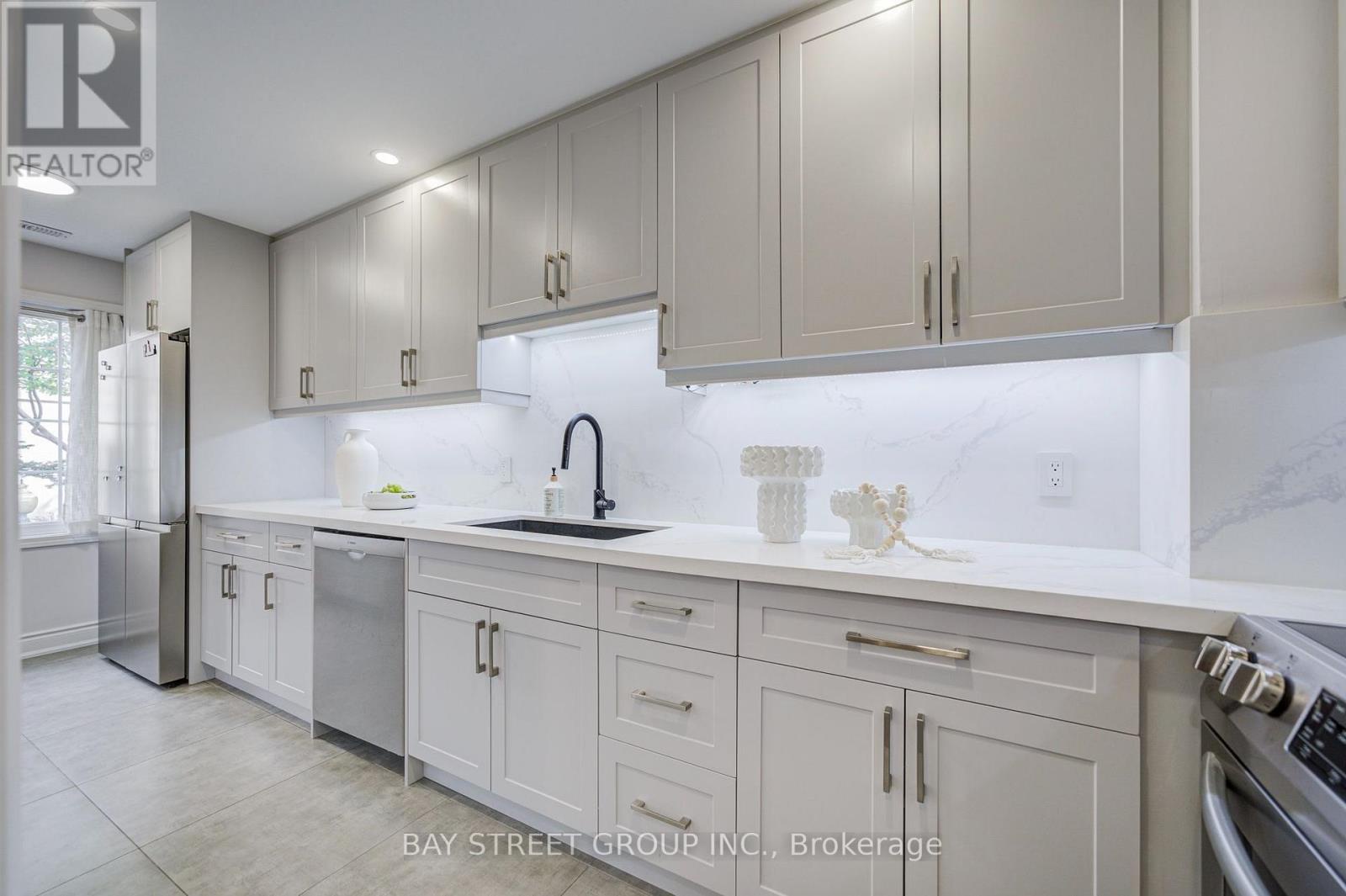 105 - 11 Everson Drive, Toronto (willowdale East), Ontario