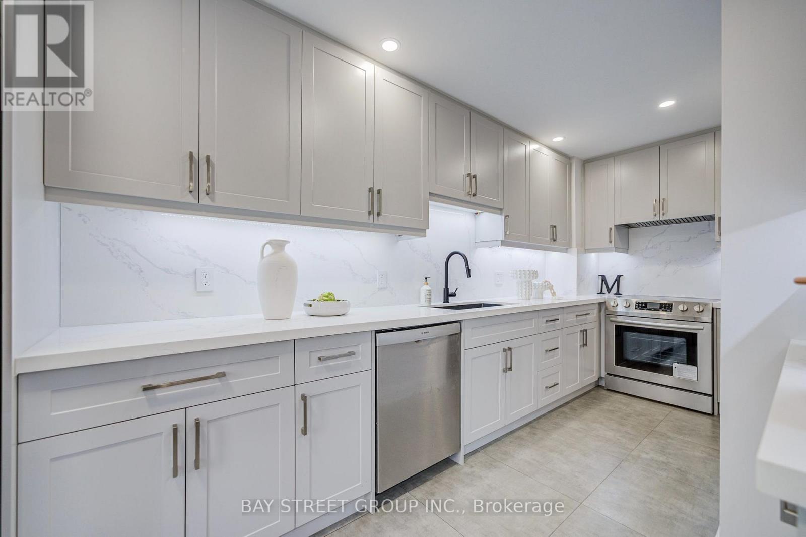 105 - 11 Everson Drive, Toronto (willowdale East), Ontario