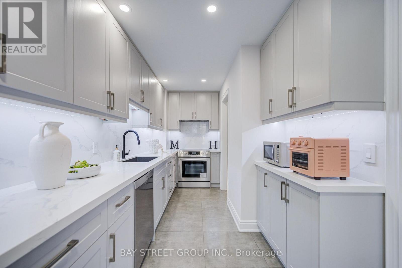 105 - 11 Everson Drive, Toronto (willowdale East), Ontario