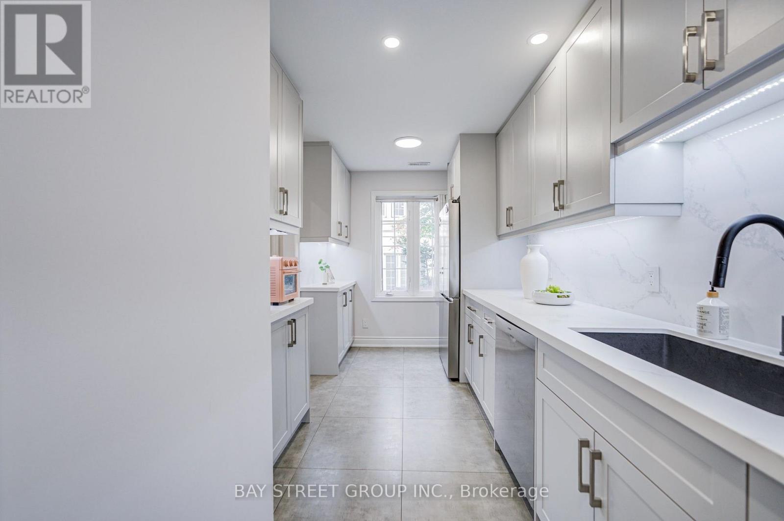 105 - 11 Everson Drive, Toronto (willowdale East), Ontario