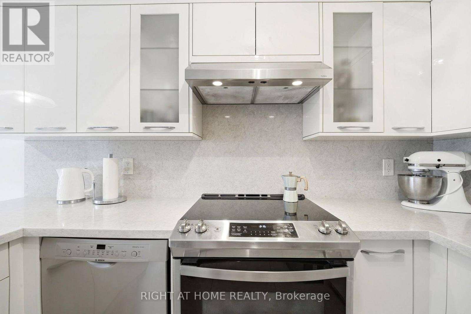 2 - 23 West Deane Park Drive, Toronto (eringate-centennial-west Deane), Ontario