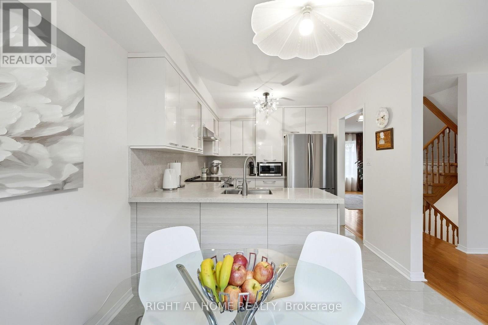 2 - 23 West Deane Park Drive, Toronto (eringate-centennial-west Deane), Ontario