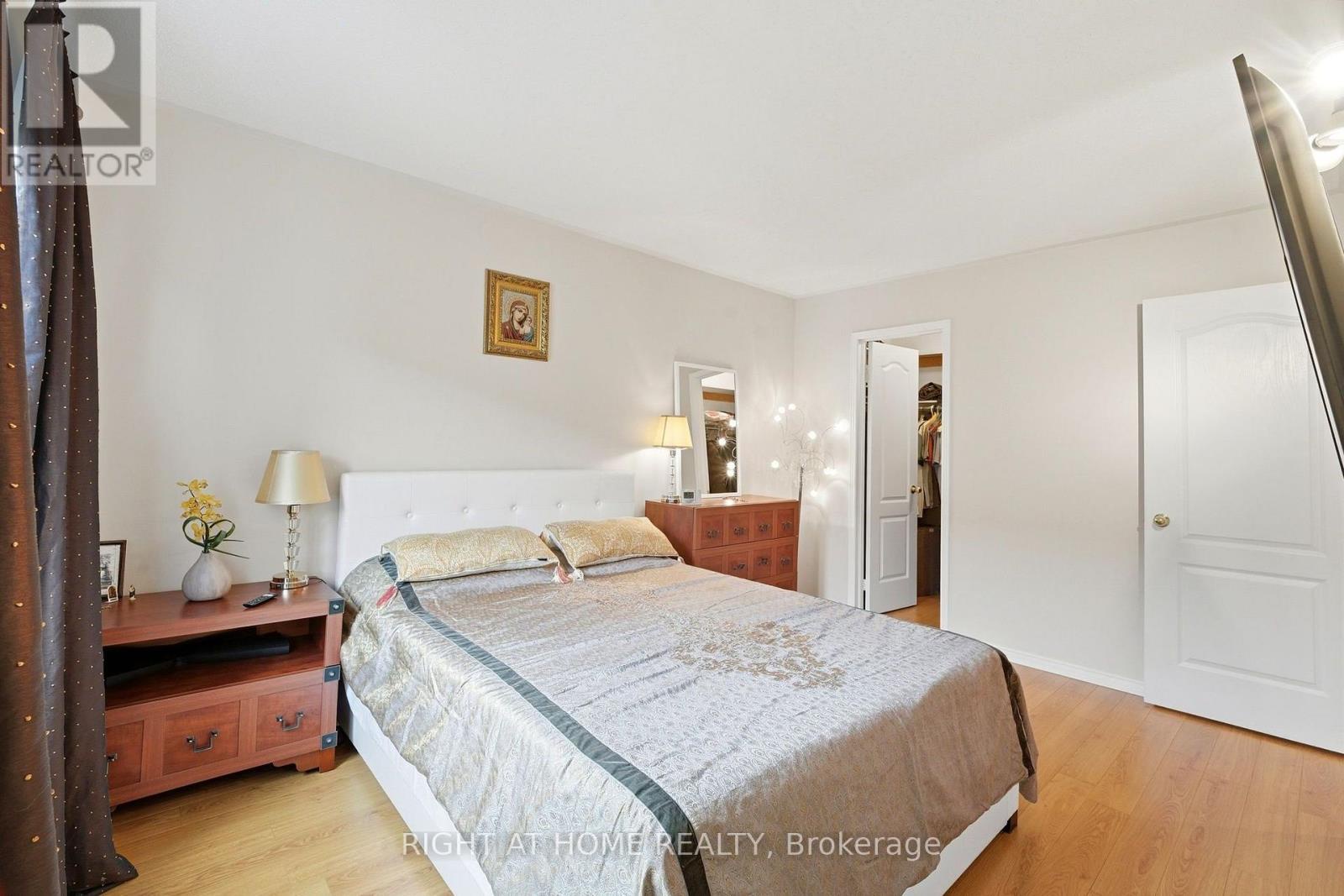 2 - 23 West Deane Park Drive, Toronto (eringate-centennial-west Deane), Ontario