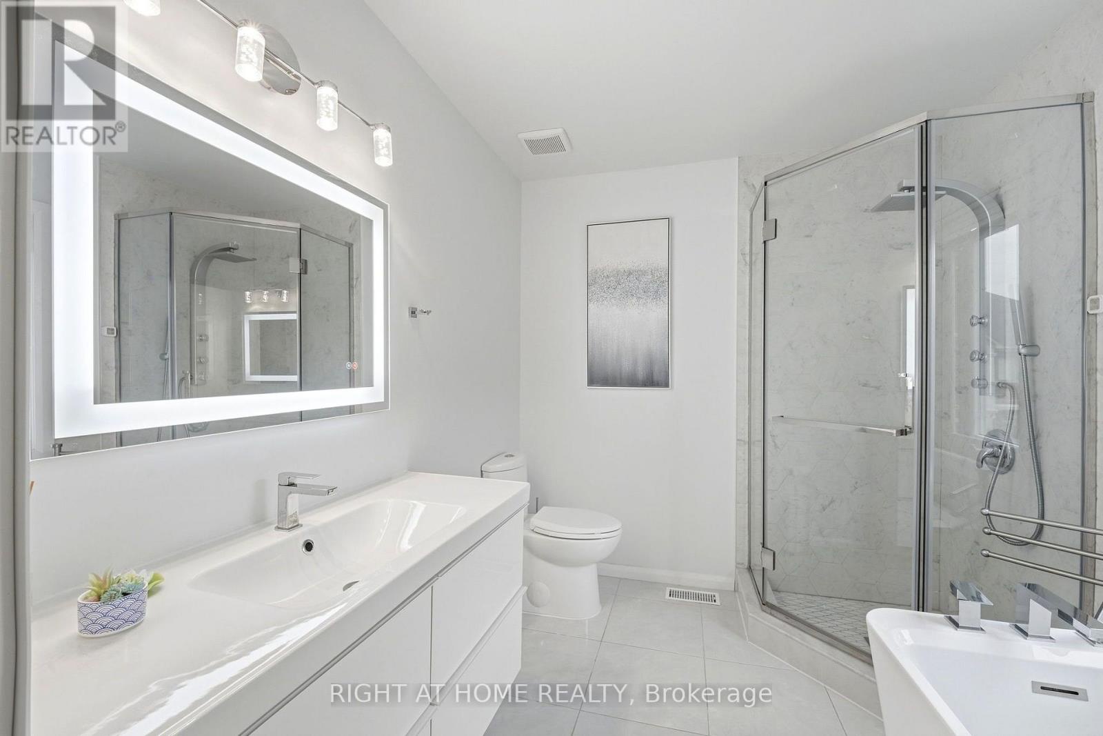 2 - 23 West Deane Park Drive, Toronto (eringate-centennial-west Deane), Ontario