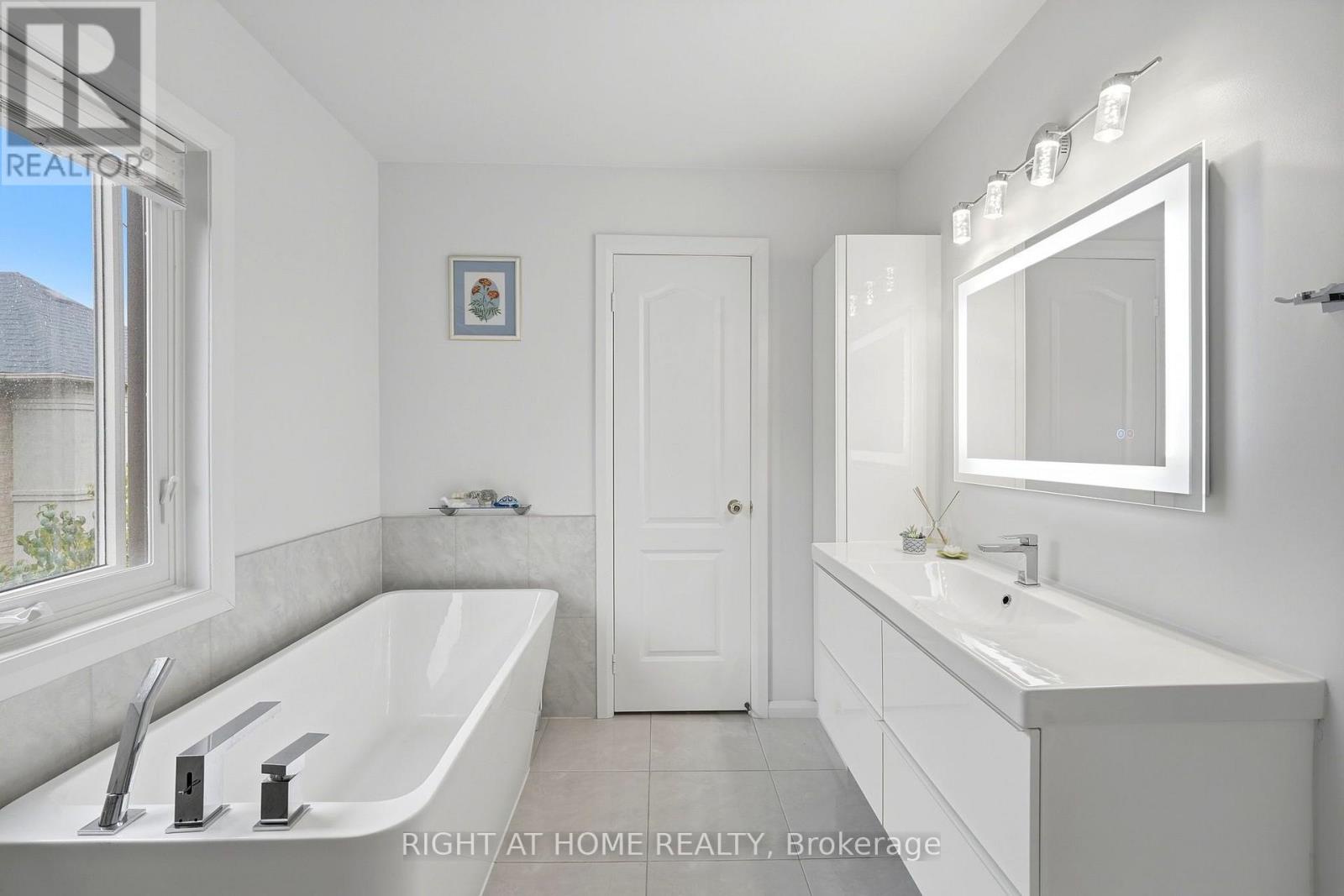 2 - 23 West Deane Park Drive, Toronto (eringate-centennial-west Deane), Ontario
