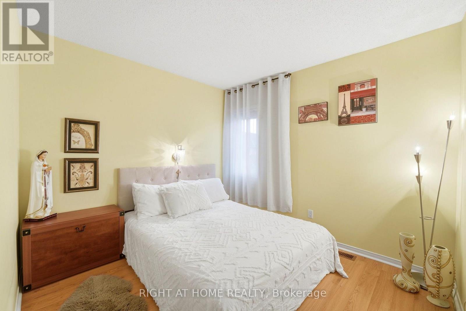 2 - 23 West Deane Park Drive, Toronto (eringate-centennial-west Deane), Ontario