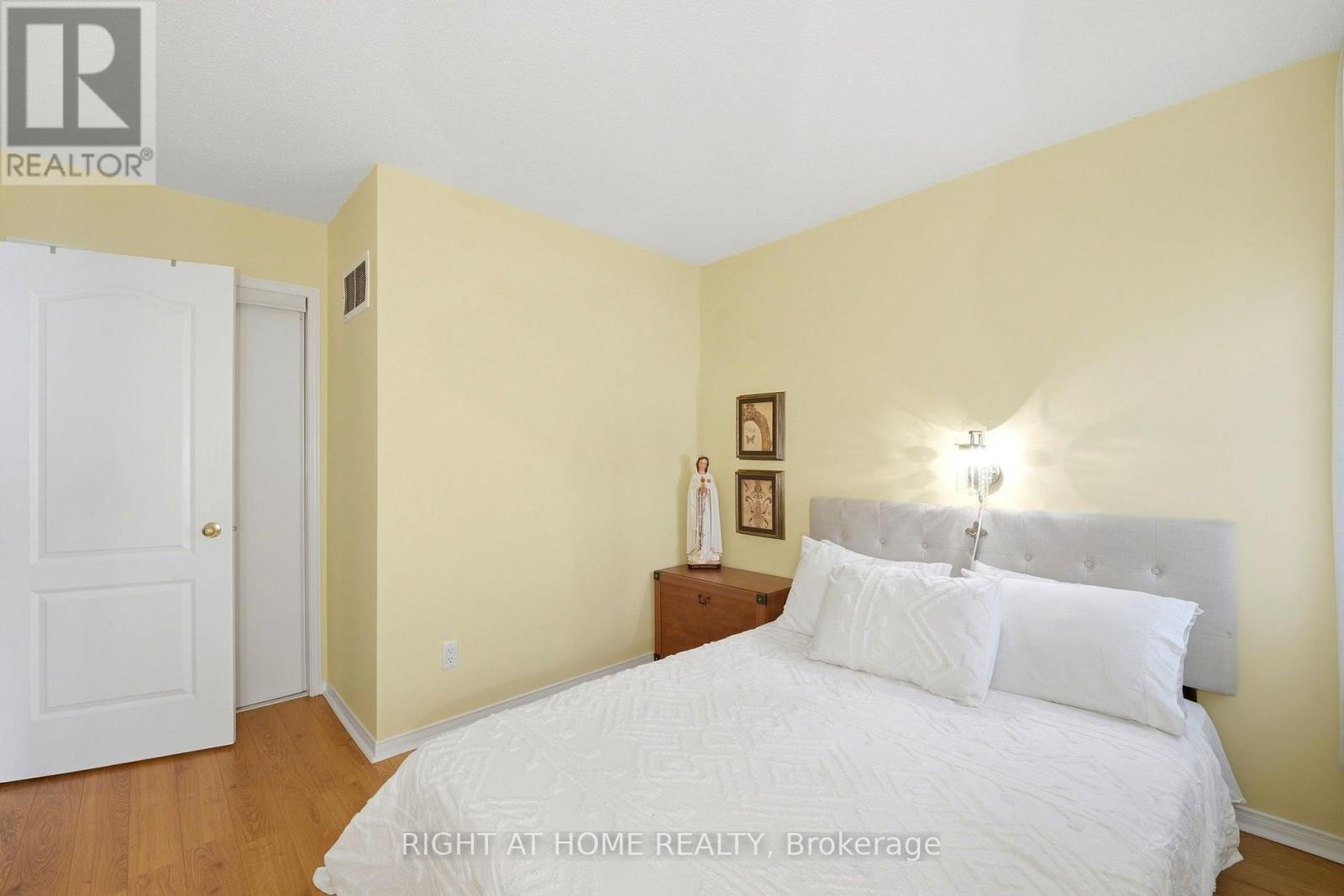2 - 23 West Deane Park Drive, Toronto (eringate-centennial-west Deane), Ontario