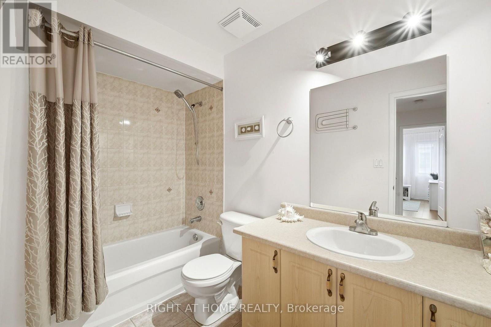 2 - 23 West Deane Park Drive, Toronto (eringate-centennial-west Deane), Ontario