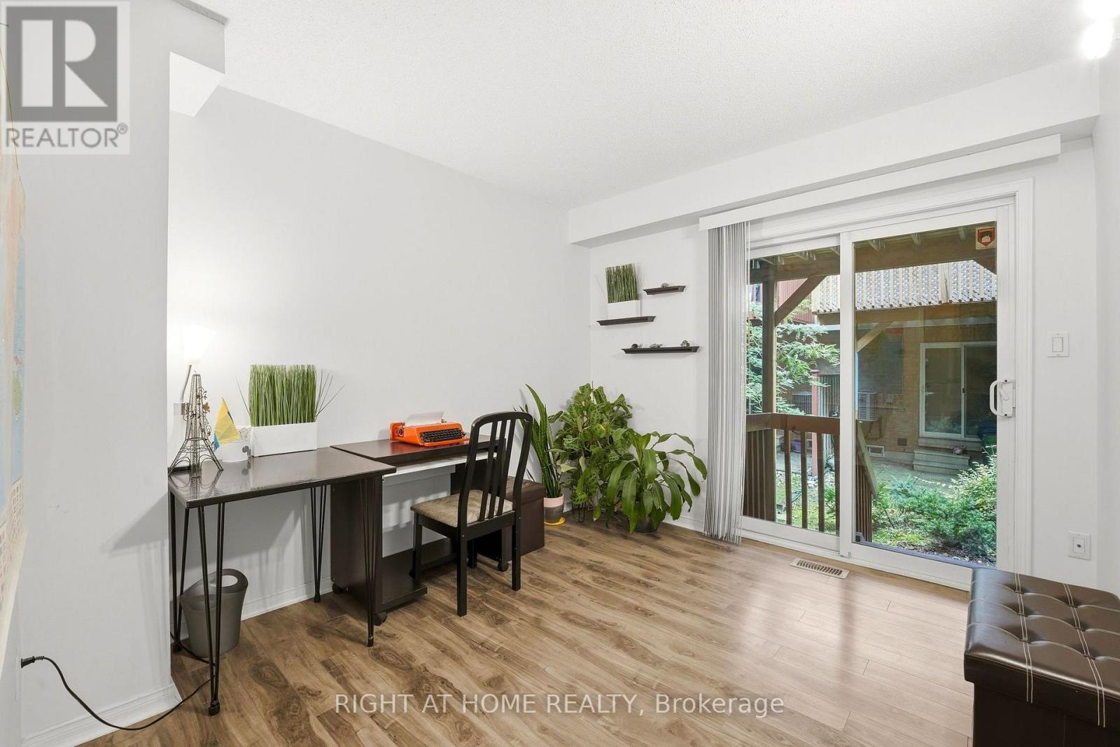2 - 23 West Deane Park Drive, Toronto (eringate-centennial-west Deane), Ontario