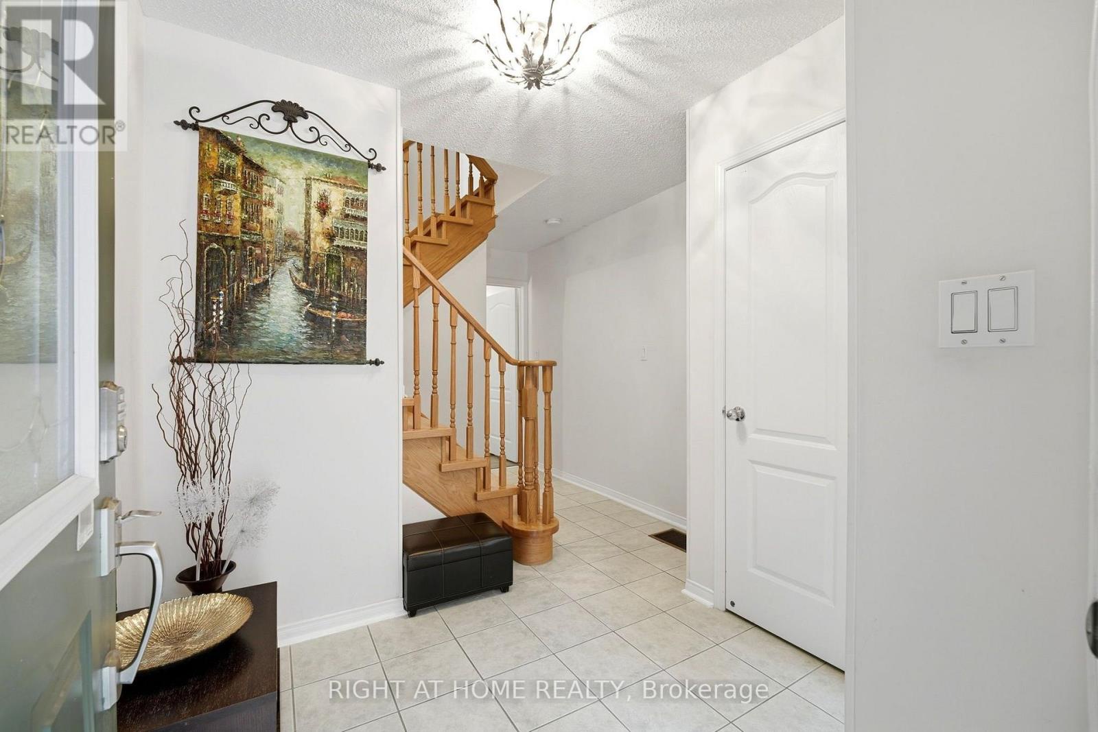 2 - 23 West Deane Park Drive, Toronto (eringate-centennial-west Deane), Ontario