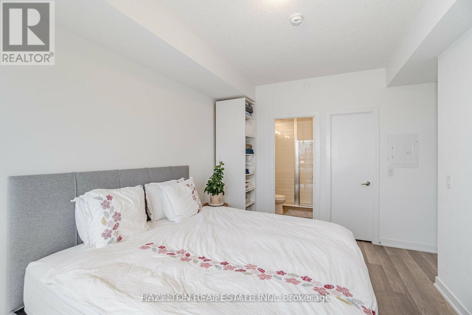 1304 - 1604 Eglinton Avenue W, Toronto (oakwood Village), Ontario