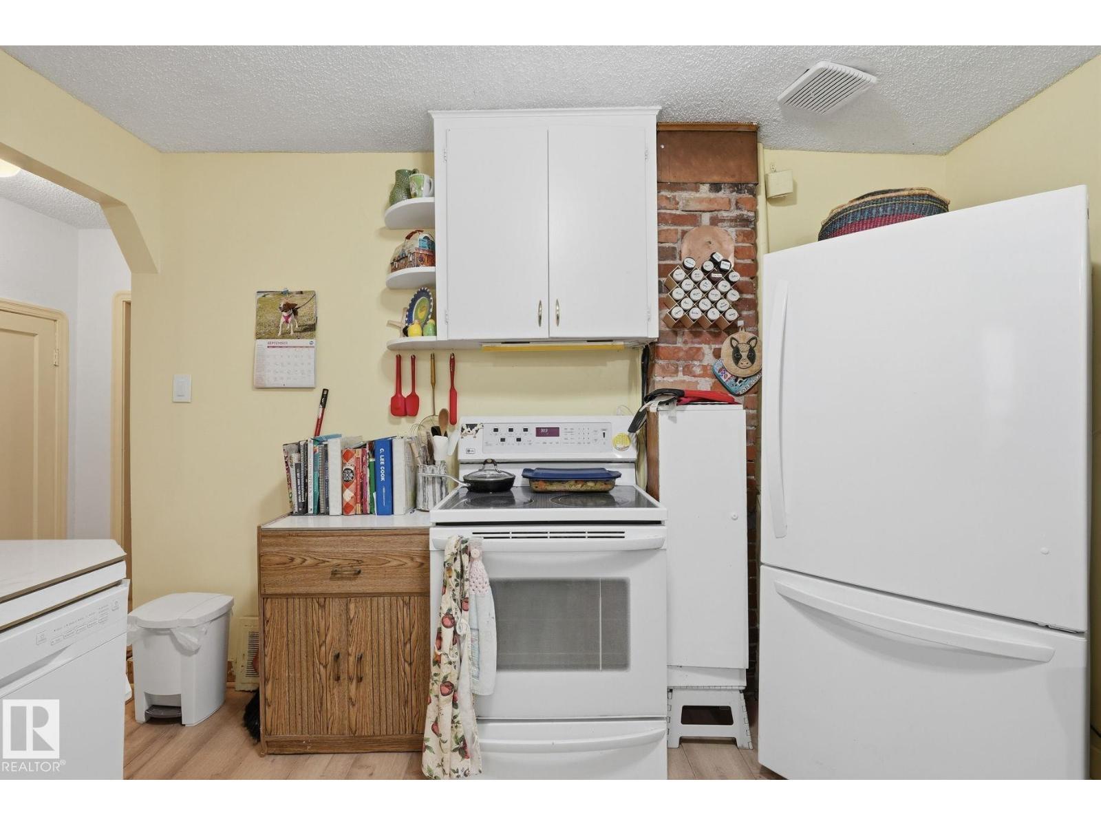 9628 100a St Nw, Edmonton, Alberta