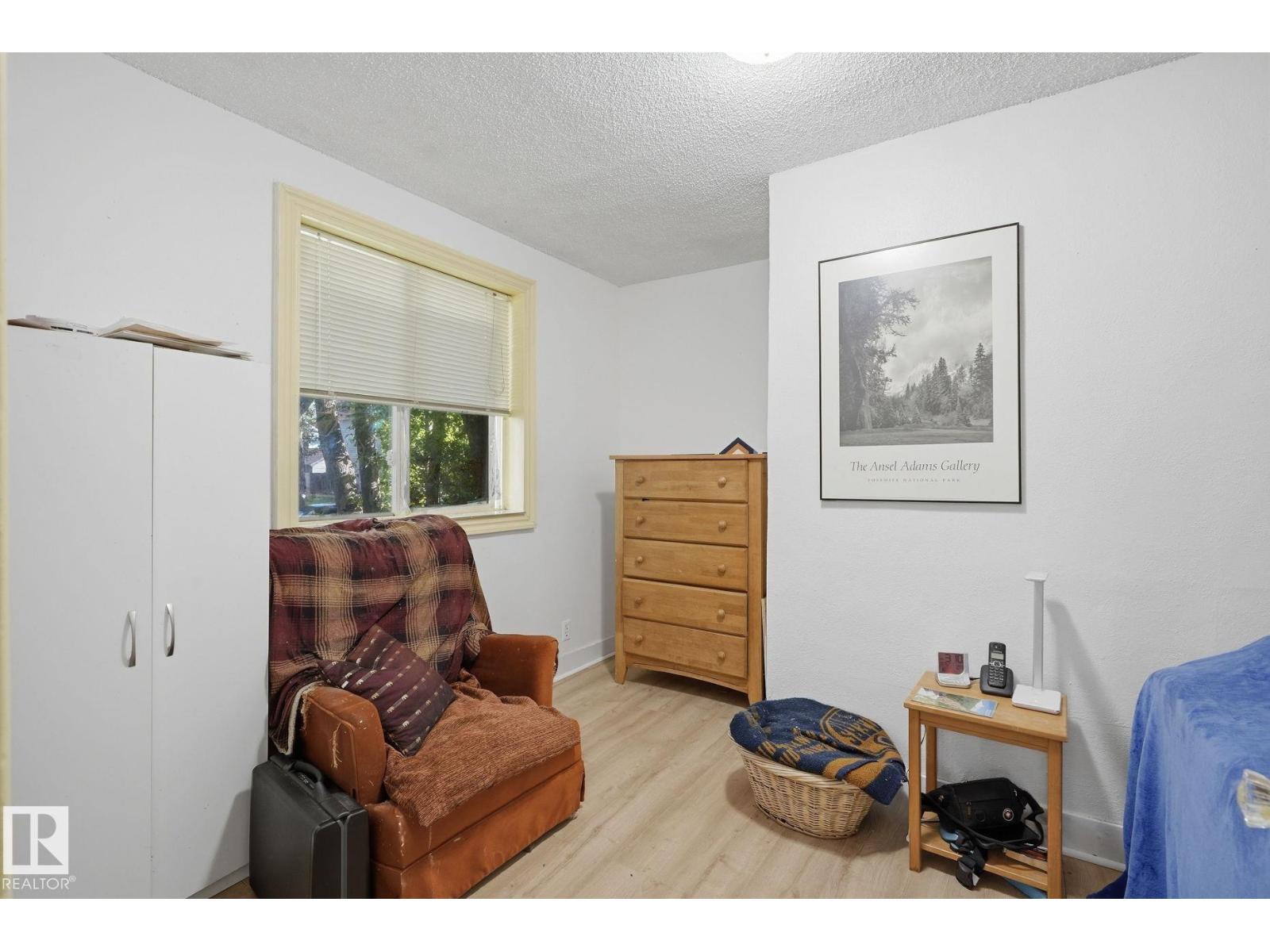 9628 100a St Nw, Edmonton, Alberta