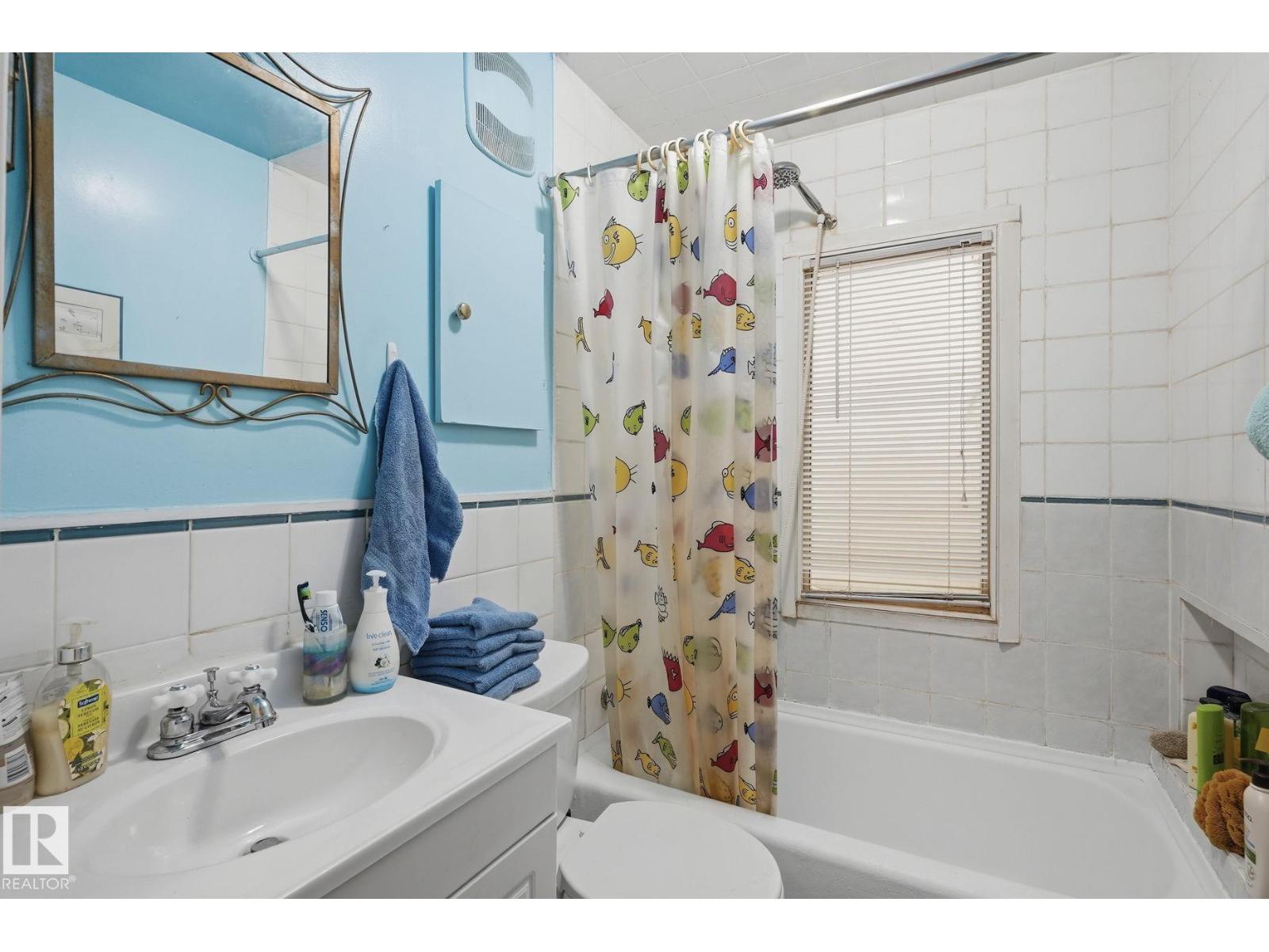 9628 100a St Nw, Edmonton, Alberta