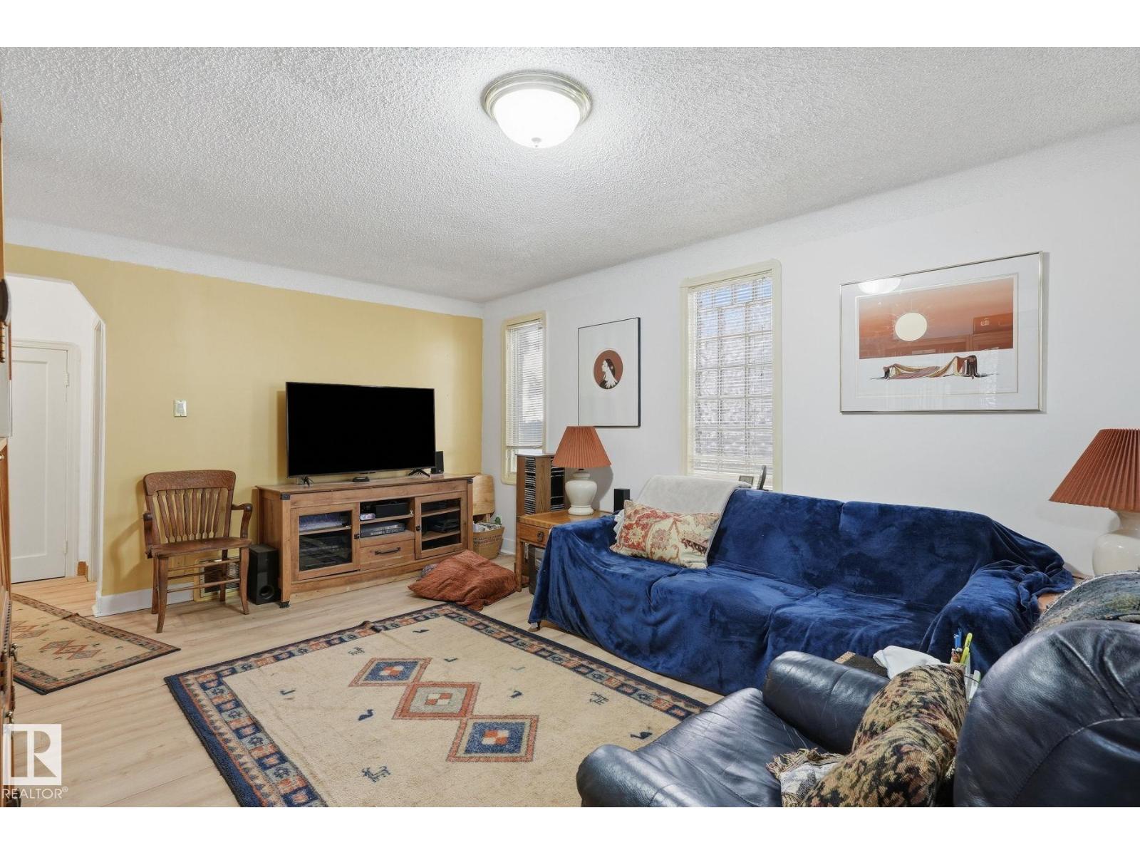 9628 100a St Nw, Edmonton, Alberta