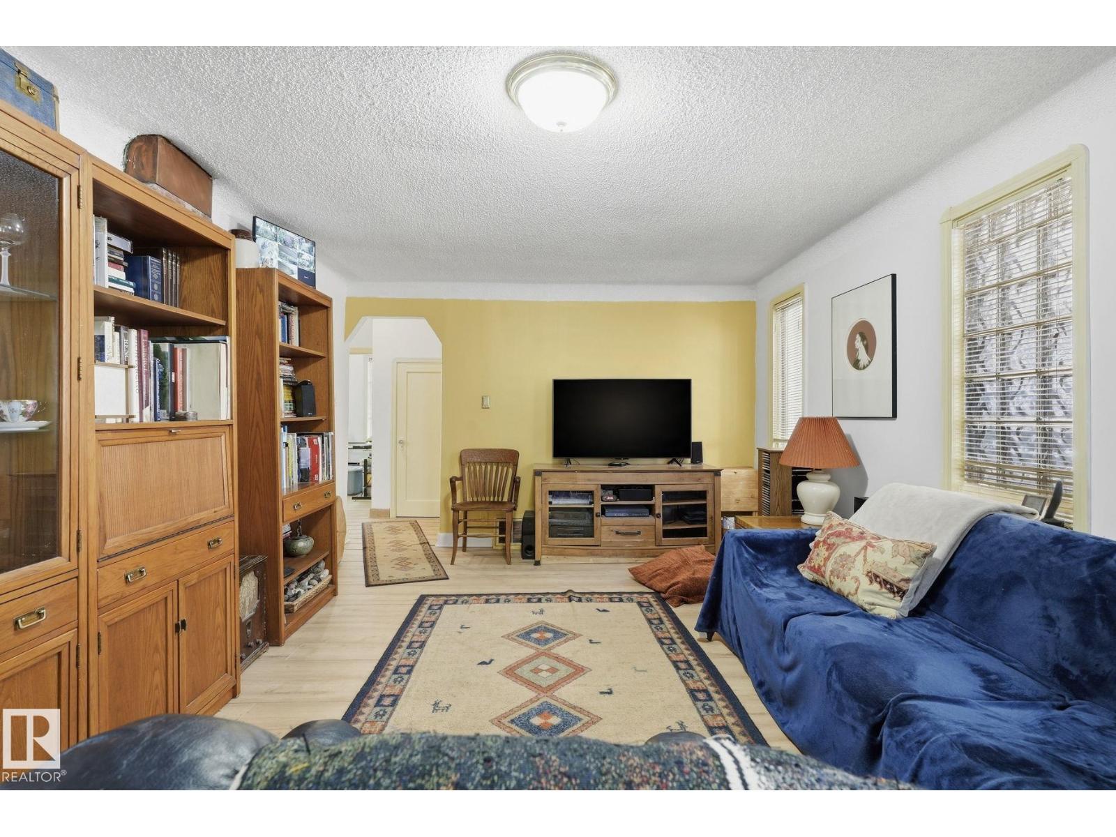 9628 100a St Nw, Edmonton, Alberta