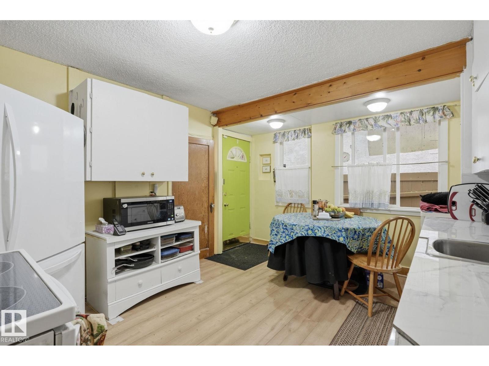 9628 100a St Nw, Edmonton, Alberta