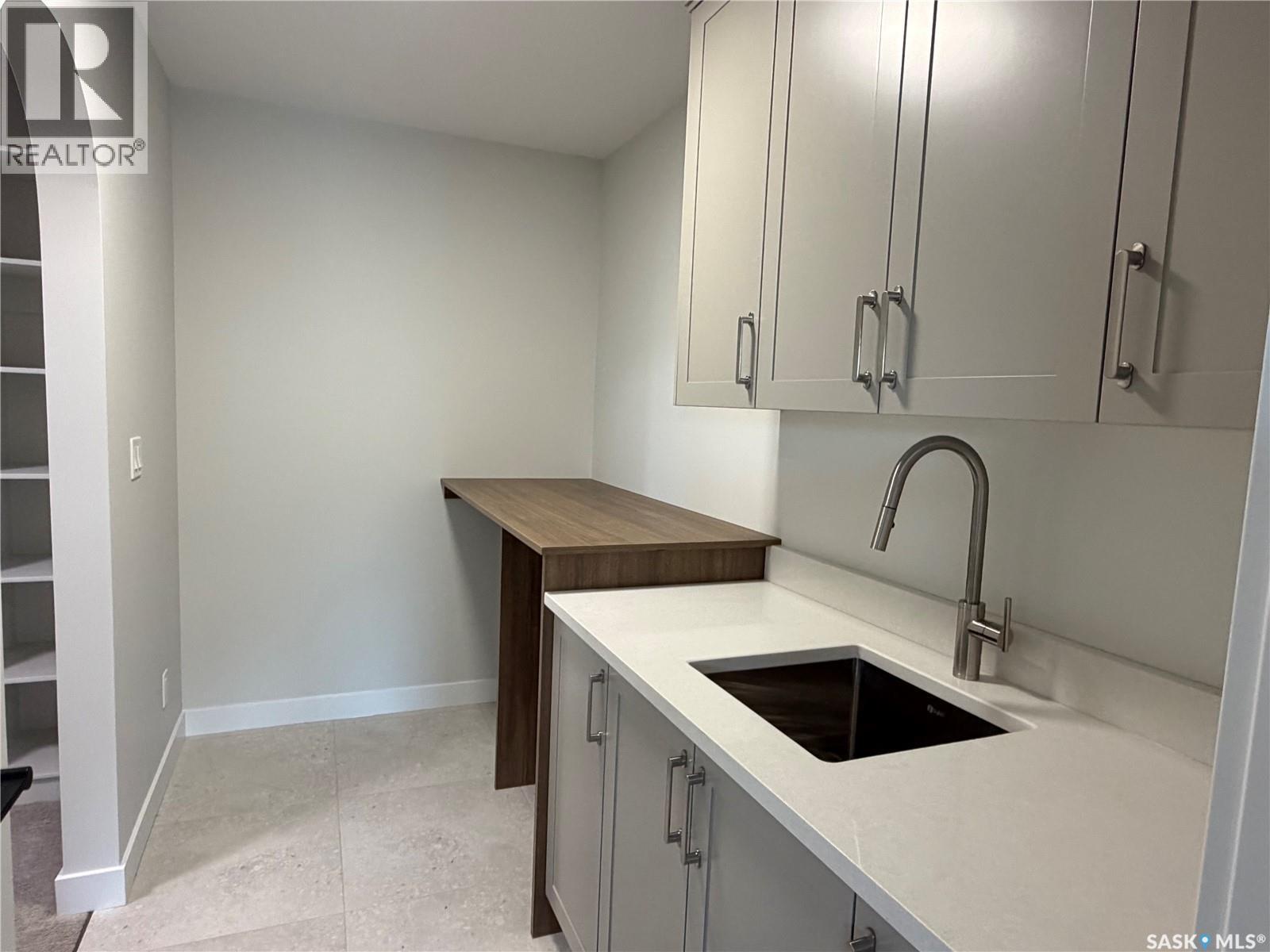 310 Traeger Manor, Saskatoon, Saskatchewan