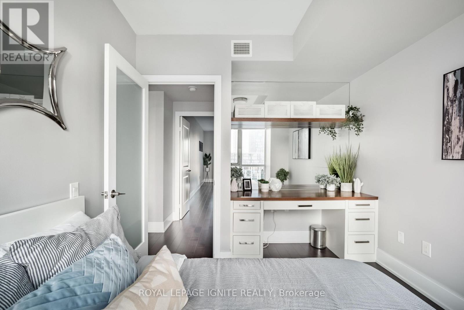 828 - 560 Front Street W, Toronto (waterfront Communities), Ontario