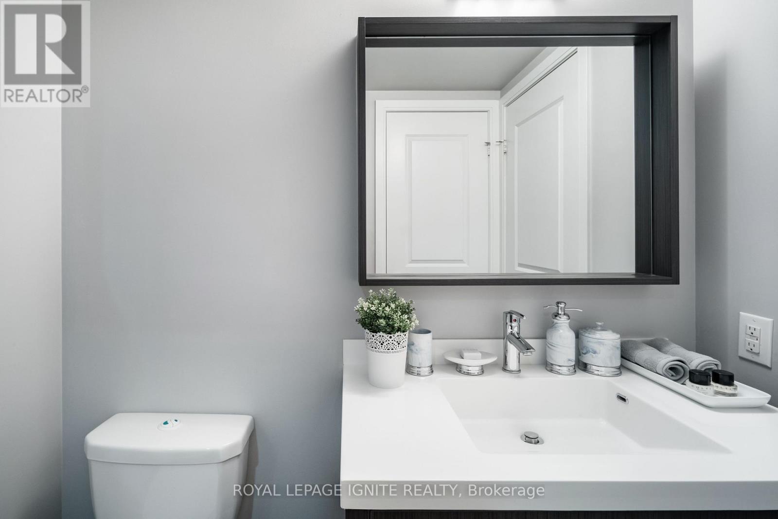 828 - 560 Front Street W, Toronto (waterfront Communities), Ontario