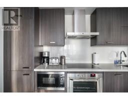 828 - 560 FRONT STREET W