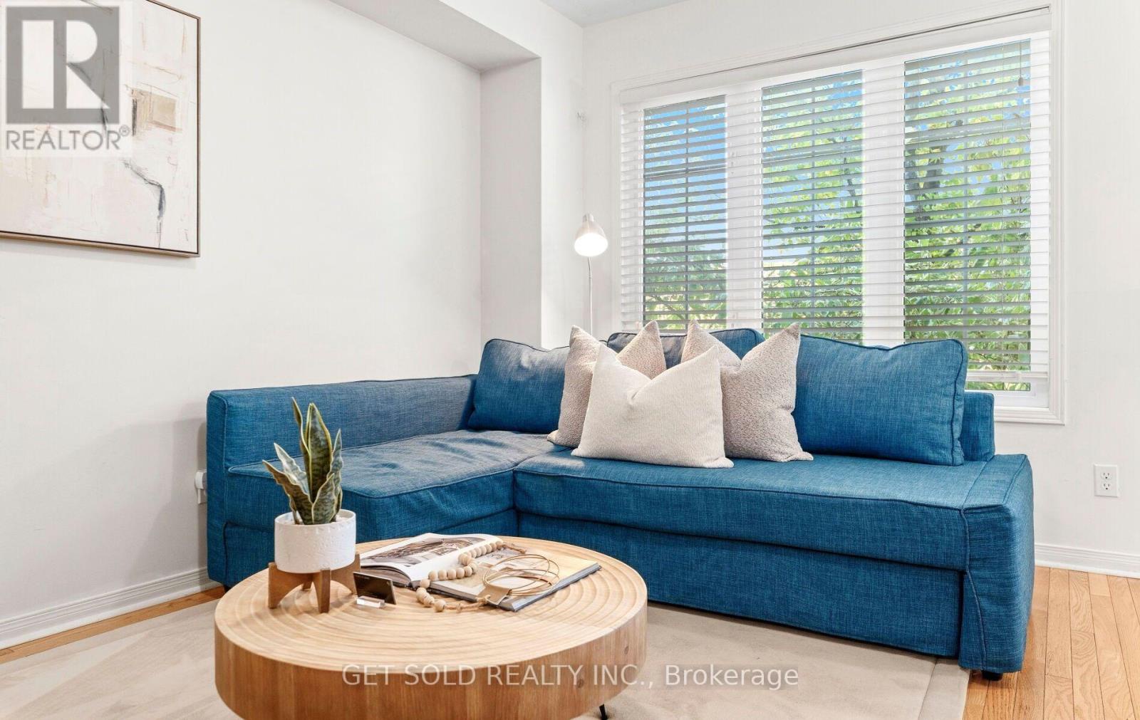 33 Sergio Marchi Street, Toronto (downsview-roding-cfb), Ontario
