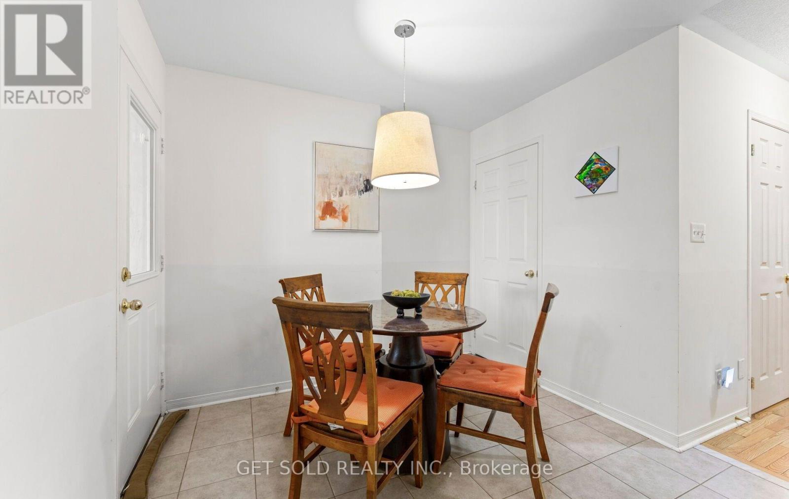 33 Sergio Marchi Street, Toronto (downsview-roding-cfb), Ontario
