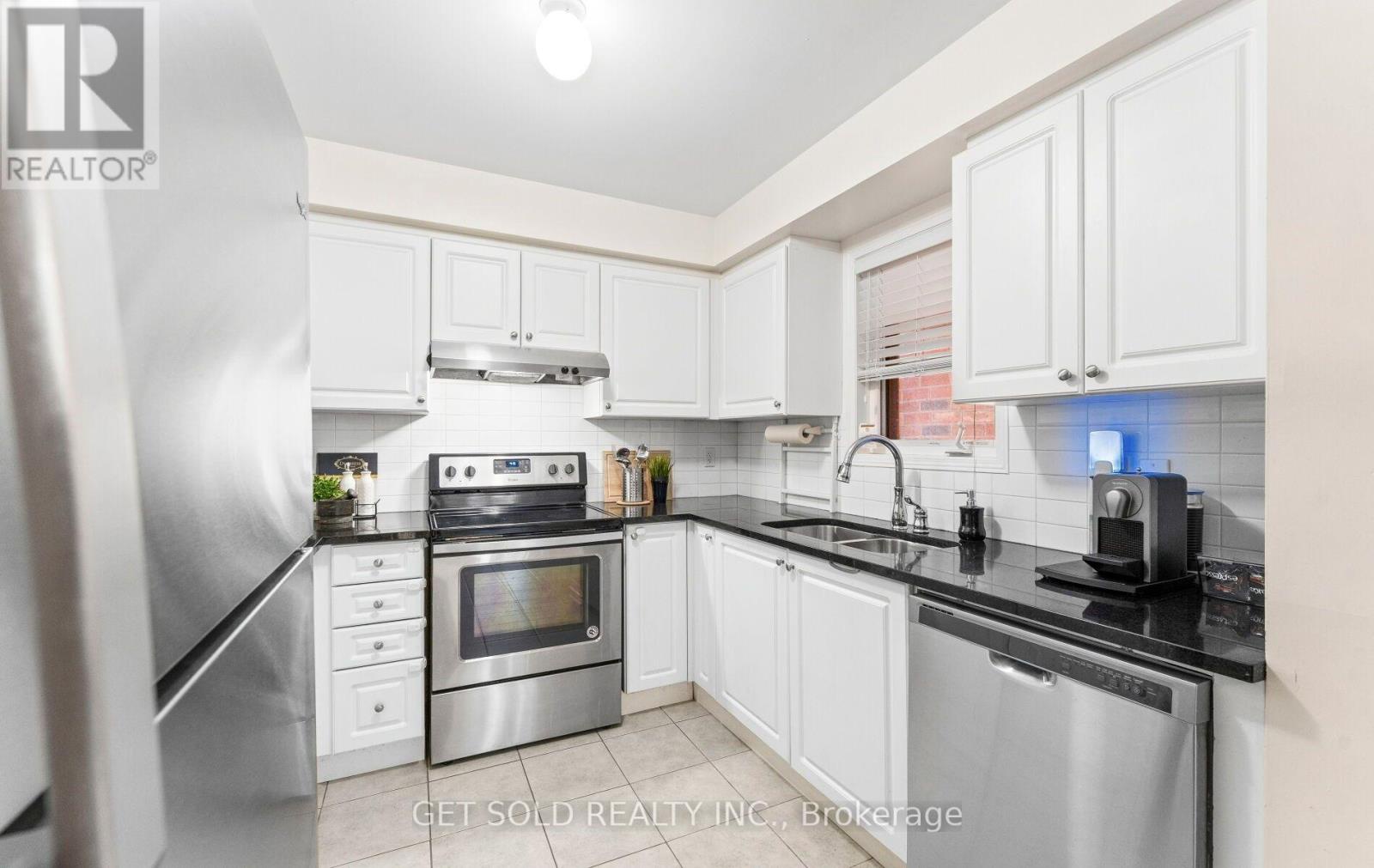 33 Sergio Marchi Street, Toronto (downsview-roding-cfb), Ontario