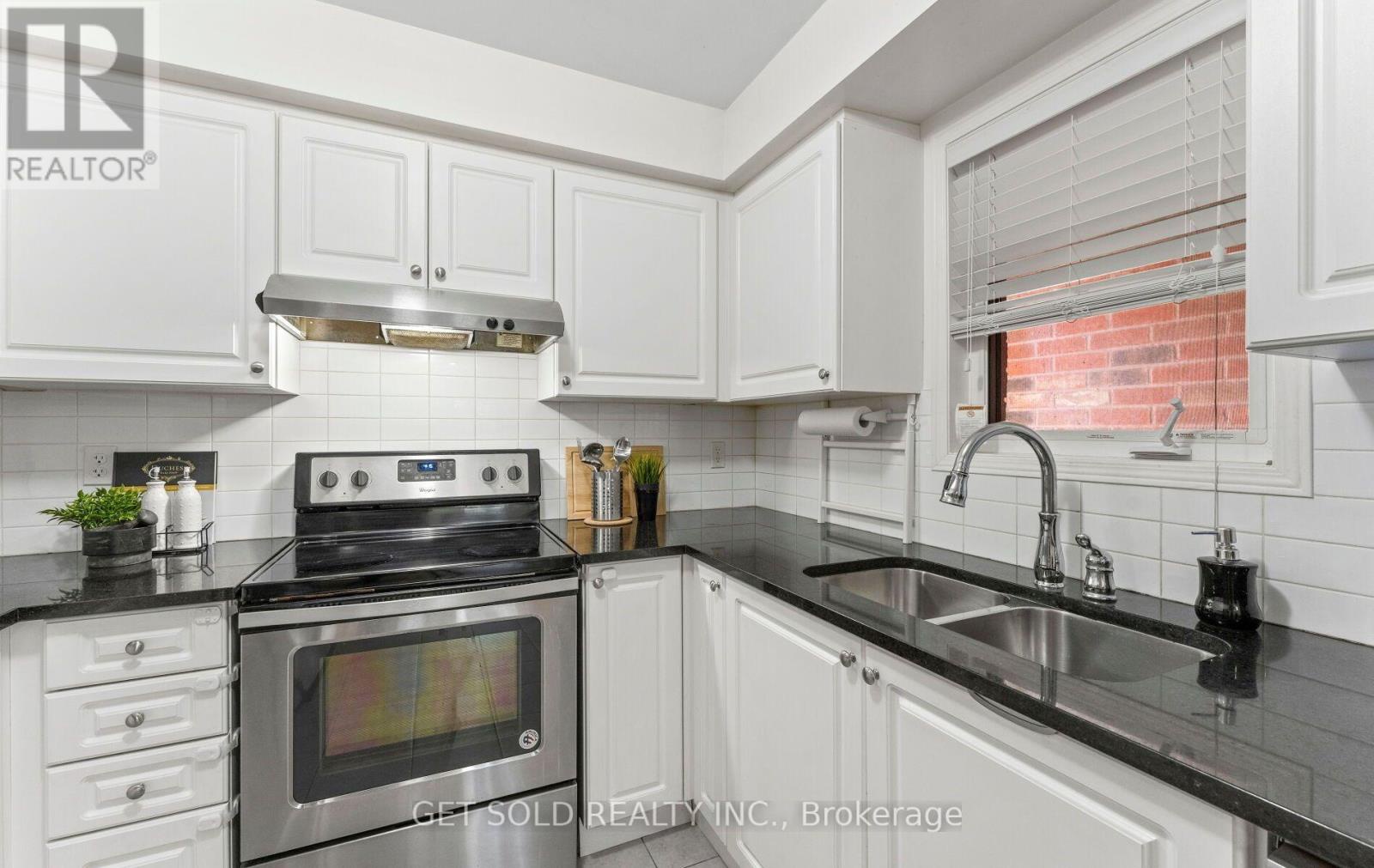 33 Sergio Marchi Street, Toronto (downsview-roding-cfb), Ontario