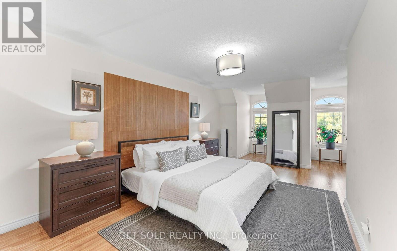 33 Sergio Marchi Street, Toronto (downsview-roding-cfb), Ontario