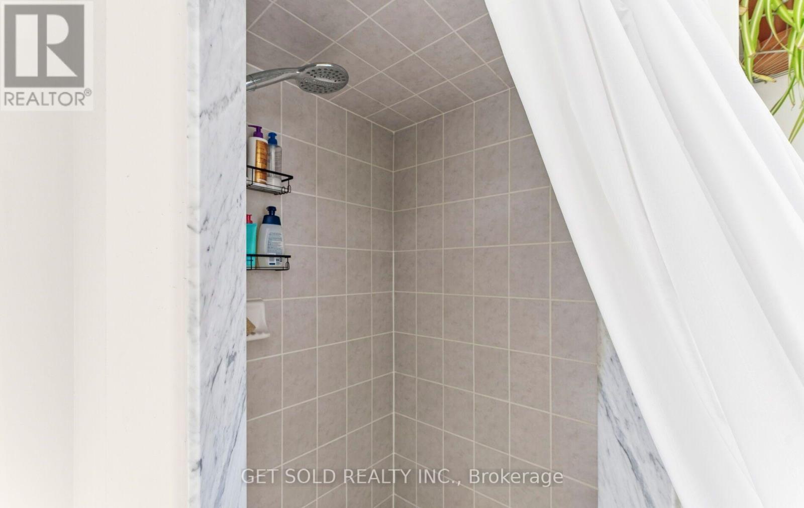 33 Sergio Marchi Street, Toronto (downsview-roding-cfb), Ontario