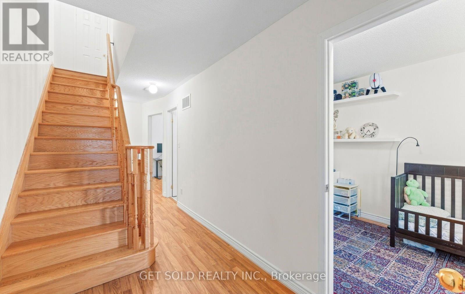 33 Sergio Marchi Street, Toronto (downsview-roding-cfb), Ontario