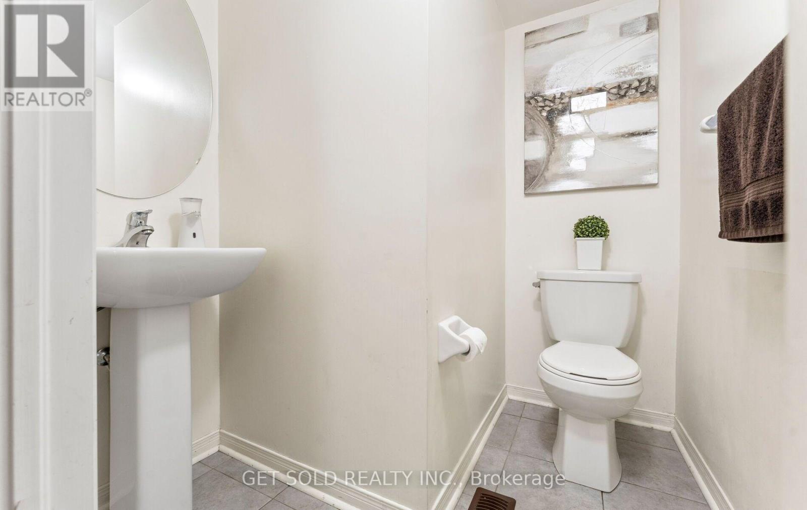 33 Sergio Marchi Street, Toronto (downsview-roding-cfb), Ontario