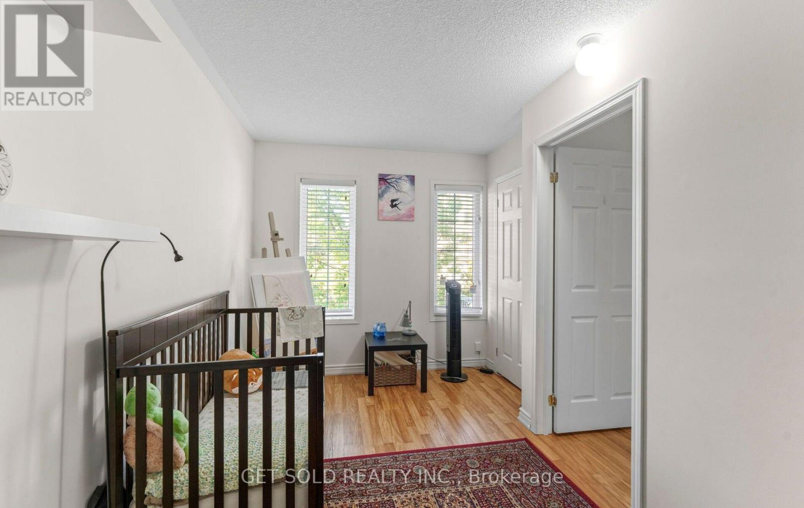 33 Sergio Marchi Street, Toronto (downsview-roding-cfb), Ontario