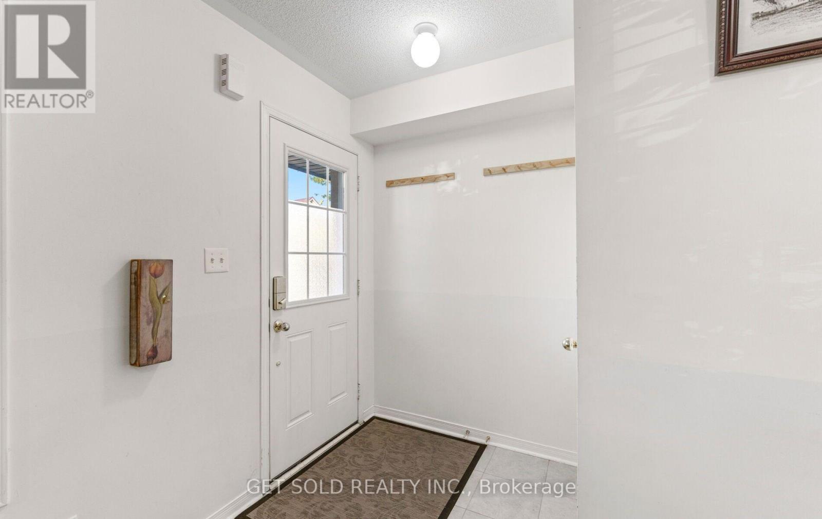 33 Sergio Marchi Street, Toronto (downsview-roding-cfb), Ontario