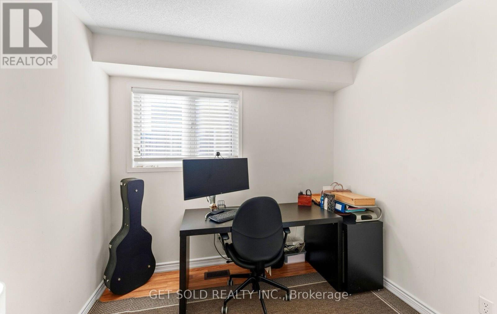 33 Sergio Marchi Street, Toronto (downsview-roding-cfb), Ontario