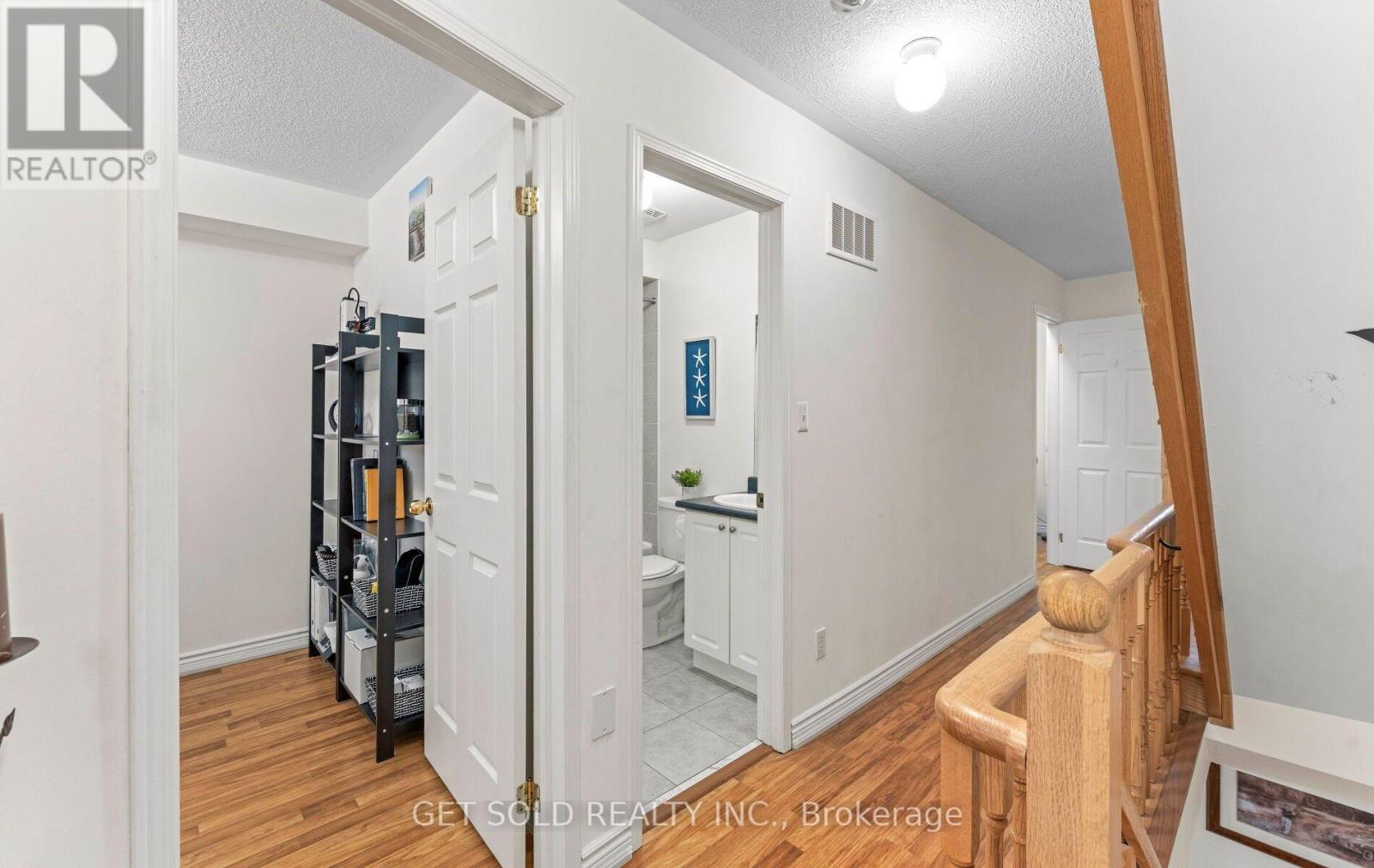 33 Sergio Marchi Street, Toronto (downsview-roding-cfb), Ontario