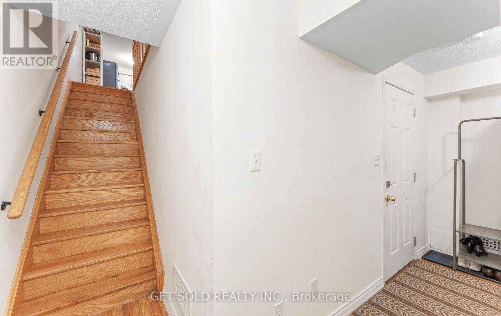 33 Sergio Marchi Street, Toronto (downsview-roding-cfb), Ontario