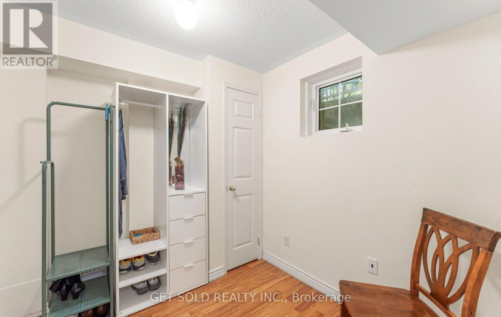33 Sergio Marchi Street, Toronto (downsview-roding-cfb), Ontario