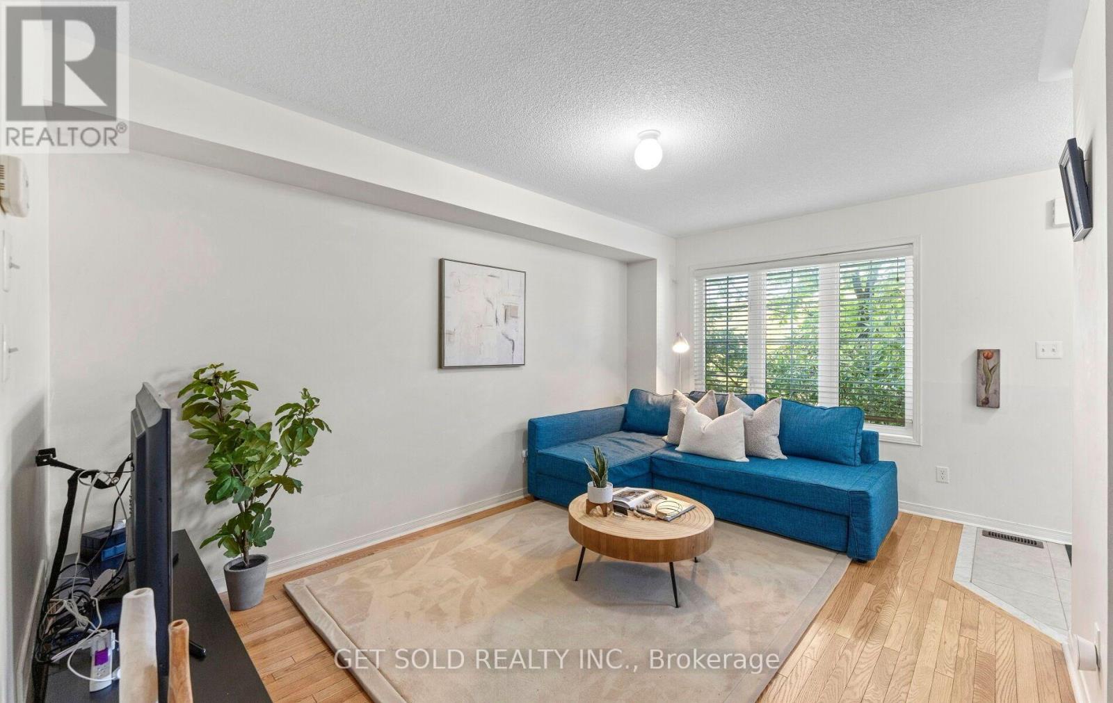 33 Sergio Marchi Street, Toronto (downsview-roding-cfb), Ontario