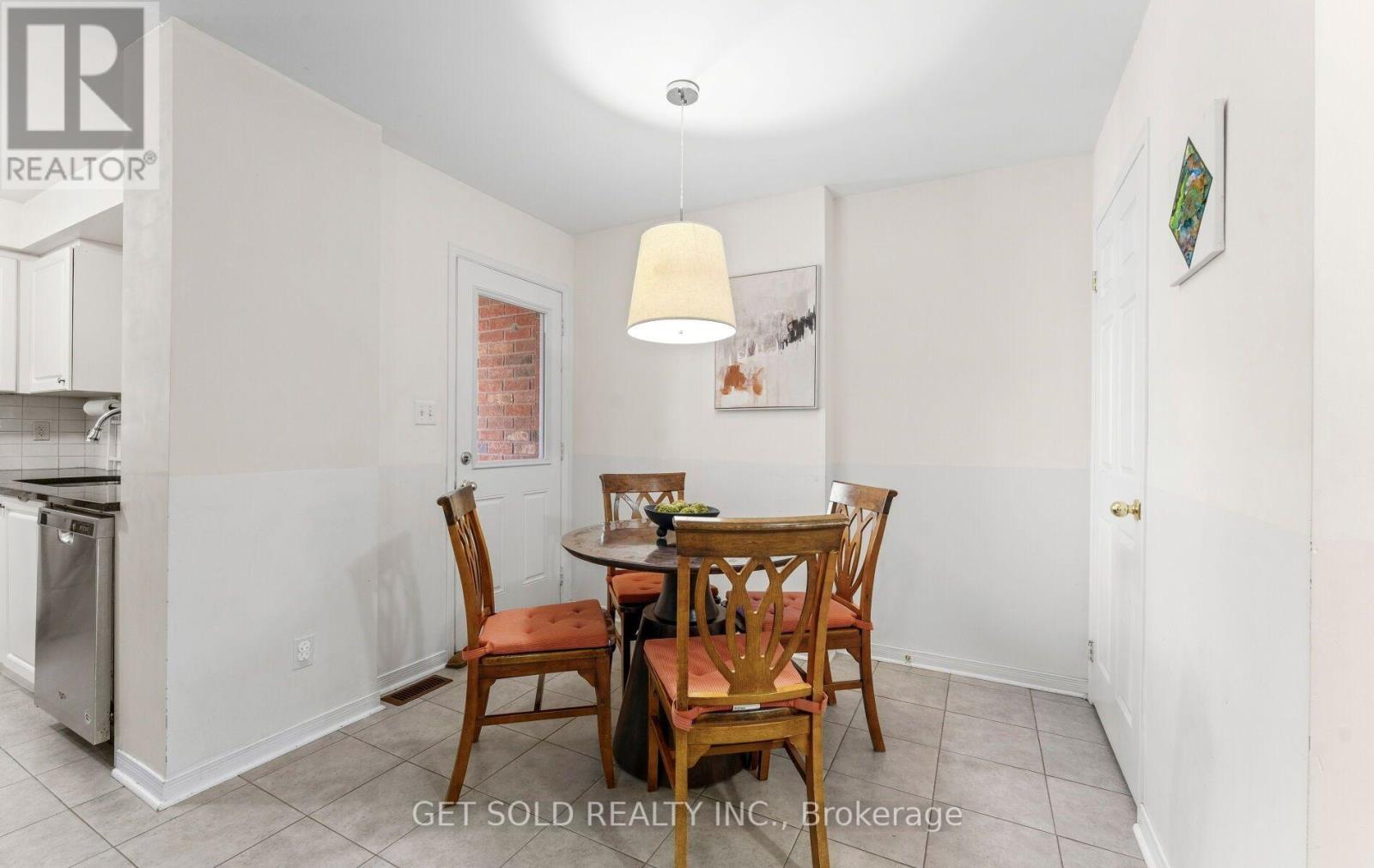 33 Sergio Marchi Street, Toronto (downsview-roding-cfb), Ontario