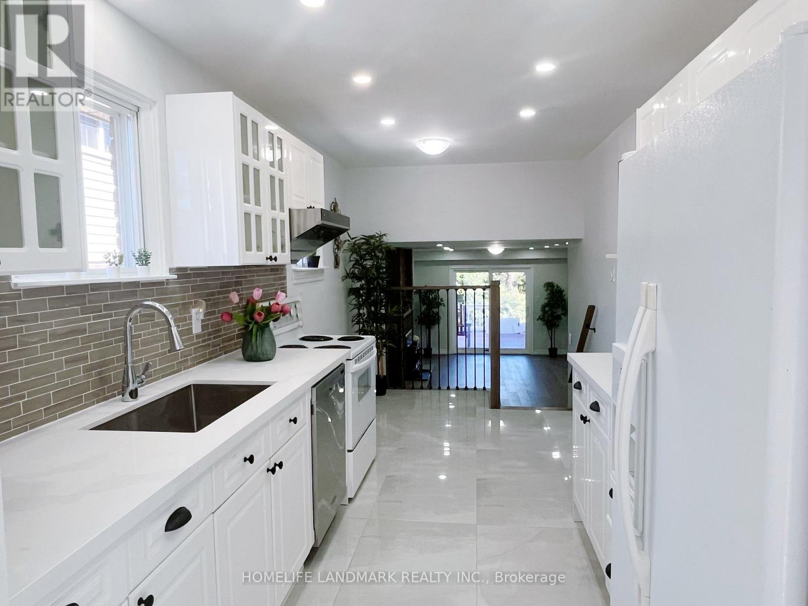 6 Snowhill Crescent, Toronto (agincourt South-malvern West), Ontario
