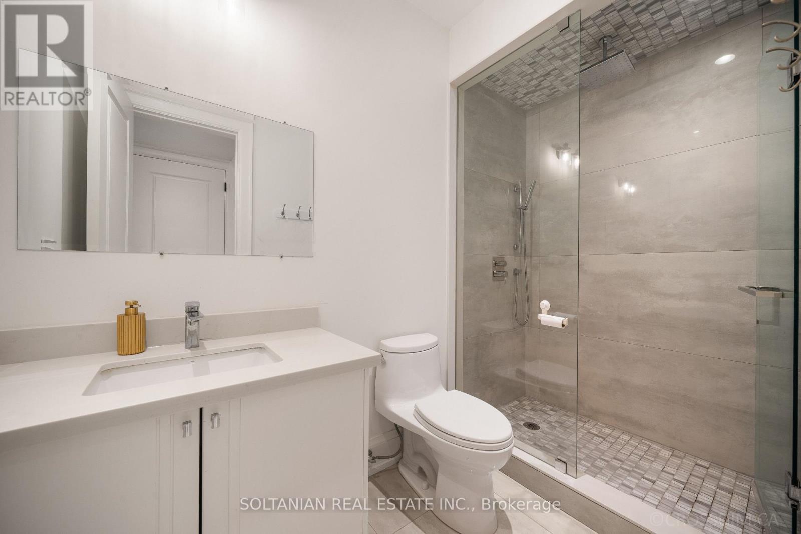 15 Calvin Avenue, Toronto (willowdale East), Ontario